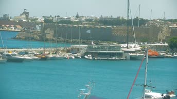 Entrada al antiguo puerto de Rodas